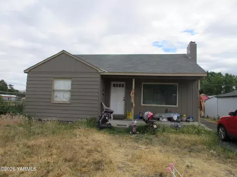 907 S 8th Ave, Yakima, WA 98903