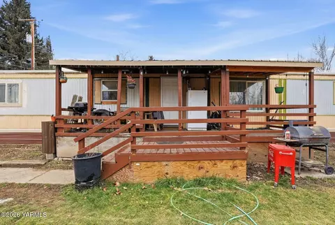 1106 Burns Ave, Tieton, WA 98947