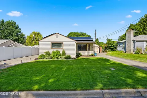 120 N 52nd Ave, Yakima, WA 98908