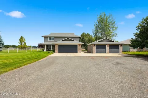3111 S 99th Ave, Yakima, WA 98903