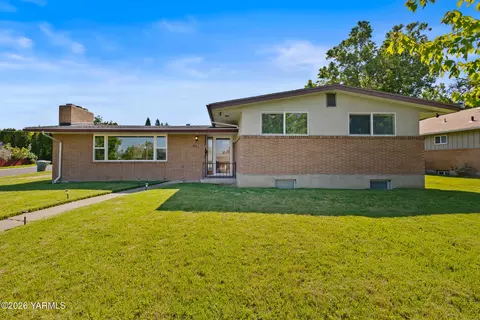 803 S 35th Ave, Yakima, WA 98902