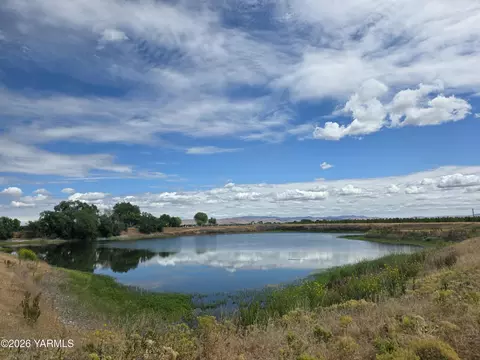 5451 Branch Rd, Wapato, WA 98951