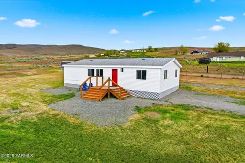 671 Hull Rd, Selah, WA 98942