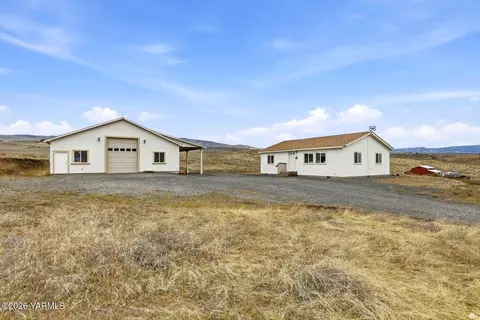 256 Wenas View Dr, Selah, WA 98942