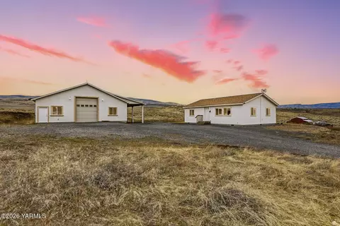 256 Wenas View Dr, Selah, WA 98942