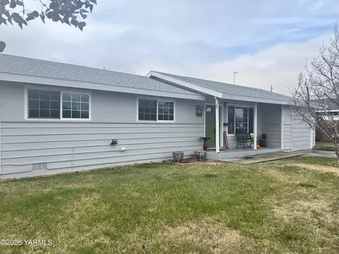 1427 S 7th St, Sunnyside, WA 98944