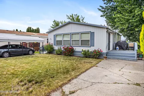 710 State Route 821 #33, Yakima, WA 98901