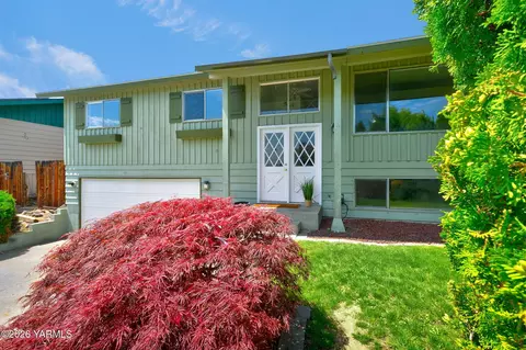 222 S 65th Ave, Yakima, WA 98908