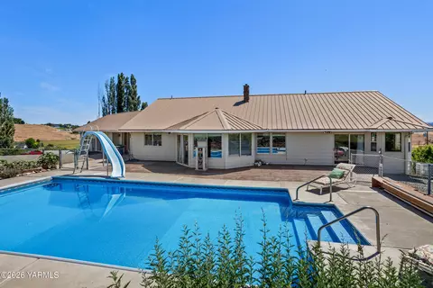 93 Camfield Rd, Yakima, WA 98908