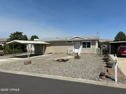 3701 Gun Club Rd #16, Yakima, WA 98901