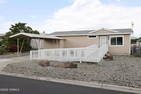 3701 Gun Club Rd #16, Yakima, WA 98901