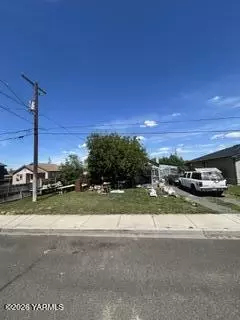 113 W Seattle Ave, Moxee, WA 98936