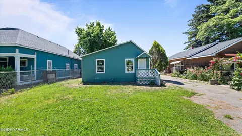 512 S 10th St, Yakima, WA 98901