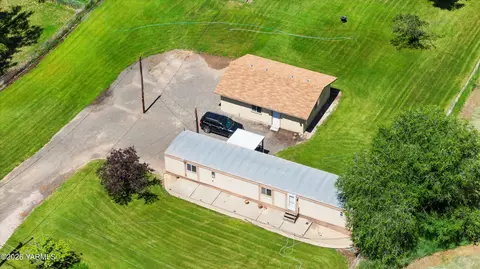1383 Collins Rd, Selah, WA 98942