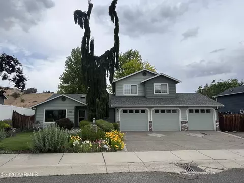 1603 W Orchard Ave, Selah, WA 98942