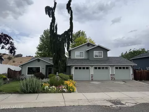 1603 W Orchard Ave, Selah, WA 98942