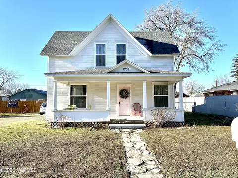 1202 Pleasant Ave, Yakima, WA 98902