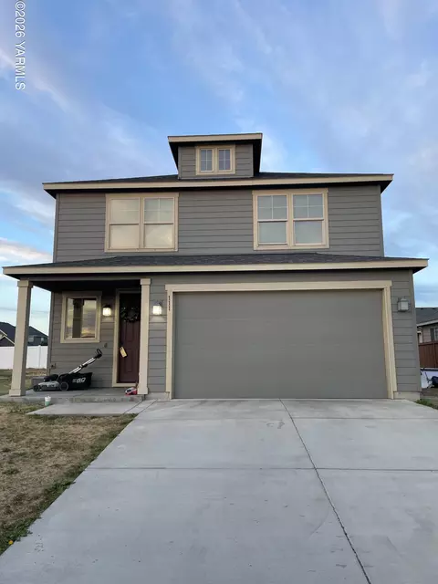 111 N Zeus St, Moxee, WA 98936
