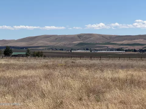 Nka Mieras Rd, Yakima, WA 98901
