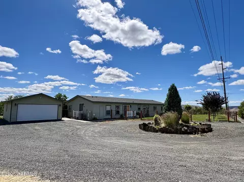 1101 Gore Rd, Selah, WA 98942