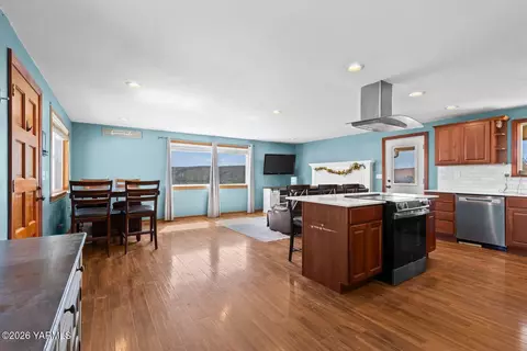 70 Herlou Dr, Selah, WA 98942