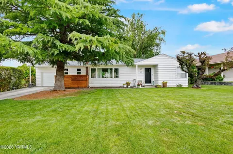 219 N 26th Ave, Yakima, WA 98902