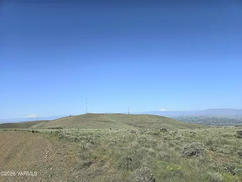 Nka Roza Hill Dr, Yakima, WA 98908