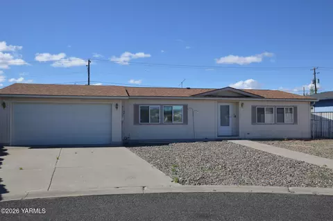 6820 Manor Way, Yakima, WA 98908