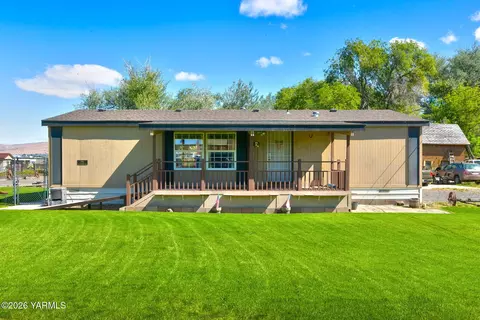 2815 La Framboise Rd, Moxee, WA 98936