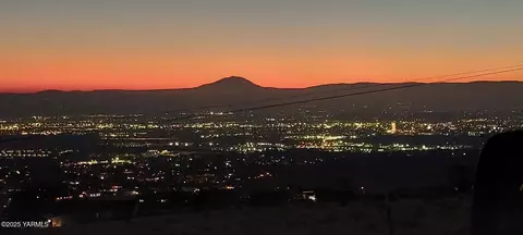Nka Roza Hill Dr, Yakima, WA 98901