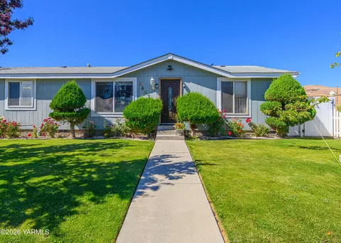 6407 Hilltop Dr, Yakima, WA 98901