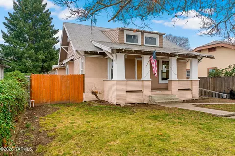 717 S 8th Ave, Yakima, WA 98902