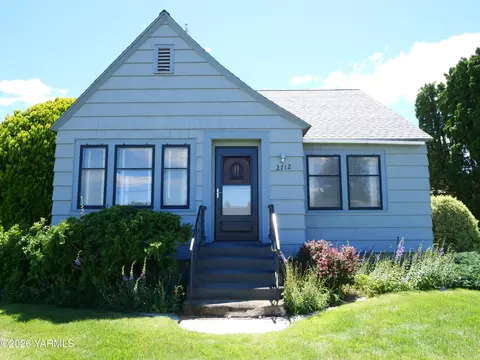 2712 Clinton Way, Yakima, WA 98902