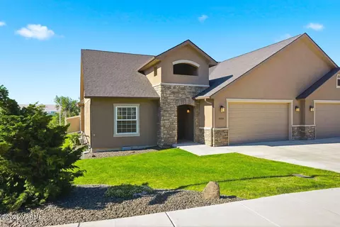 8806 Kail Dr, Yakima, WA 98908