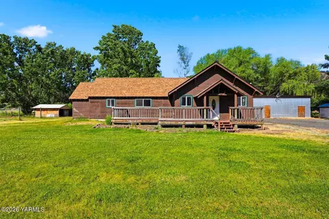 3780 Nile Rd, Naches, WA 98937