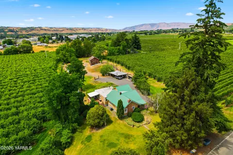 690 N Gleed Rd, Naches, WA 98937