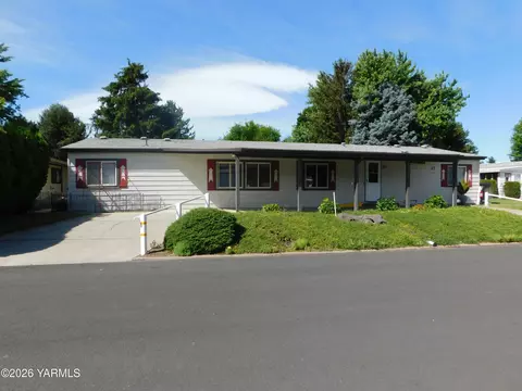 3701 Gun Club Rd #27, Yakima, WA 98901