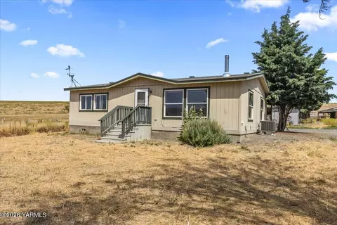 15087 Washington 24 Ave, Moxee, WA 98936