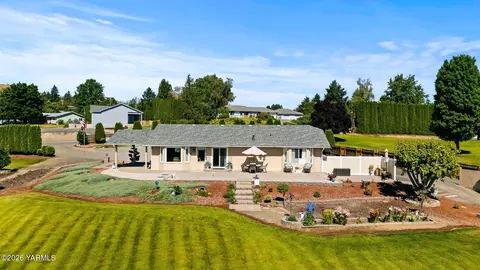 31 Faulkner Rd, Selah, WA 98942