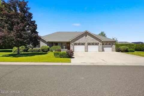 7703 Easy St, Yakima, WA 98903