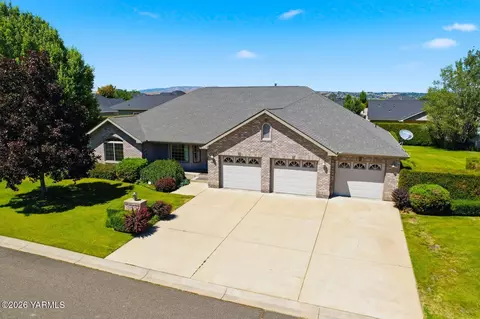 7703 Easy St, Yakima, WA 98903