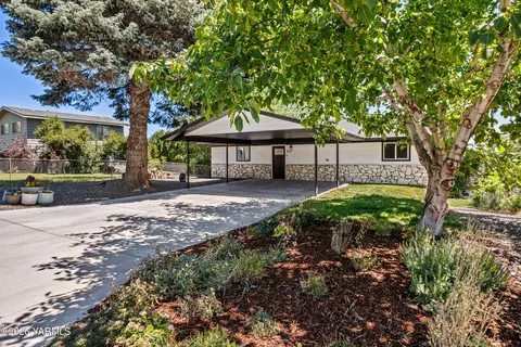 821 N 50th Ave, Yakima, WA 98908