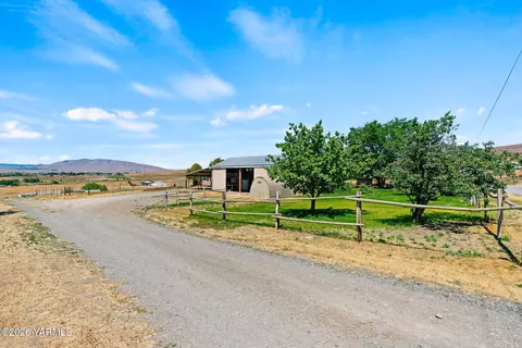 730 Cabin Ln, Selah, WA 98942
