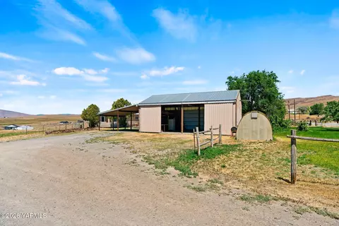 730 Cabin Ln, Selah, WA 98942