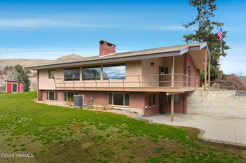 243 Collins Rd, Selah, WA 98942