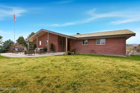 243 Collins Rd, Selah, WA 98942