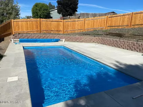 1602 Stein Rd, Yakima, WA 98908