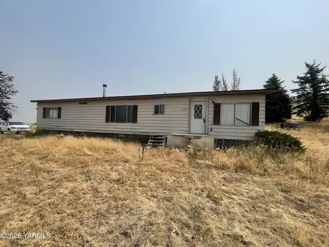 120 W Pine Hollow Rd, Yakima, WA 98903