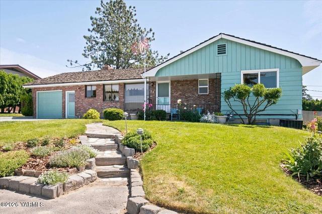 111 Sunset Way, Zillah, WA 98953