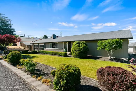 8104 Viewcrest Way, Yakima, WA 98908